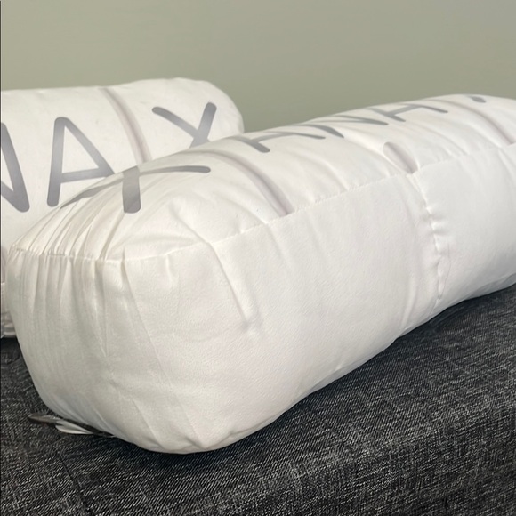 Xanax White and Gray Pillow Set - Picture 2 of 5
